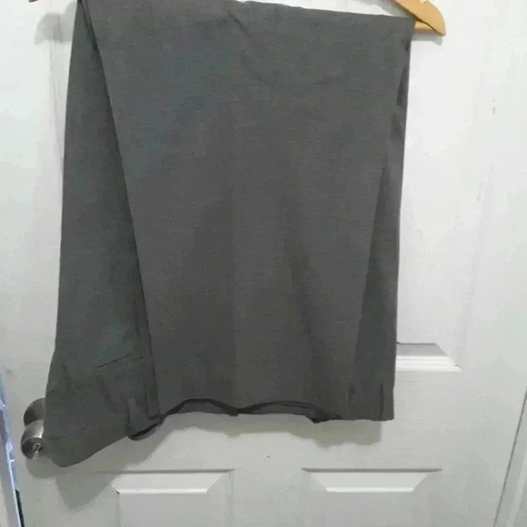 Lands' End Classic Slacks 44x27.5 - Picture 2 of 6